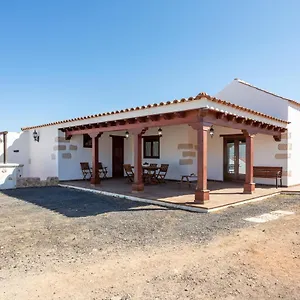 https://home2book-finca-dos-ruedas.in-canary-islands.com